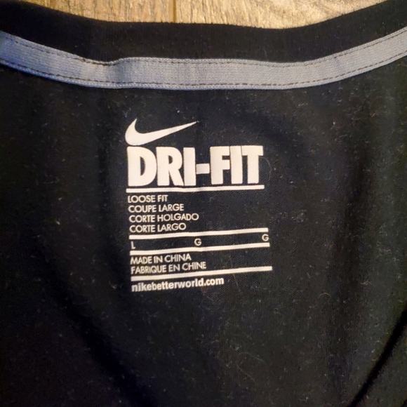 Nike dri fit shirt - Picture 3 of 4